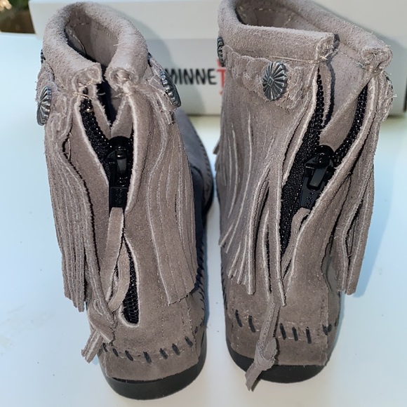AUTH NIB MINNETONKA Hi-Top Back Zip Boot Grey - Picture 5 of 12